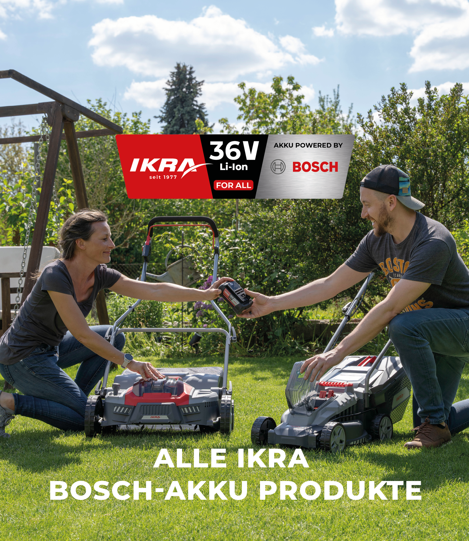 Frau gibt Mann den Akku von Bosch 